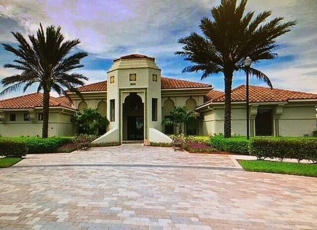 view of mediterranean / spanish-style home