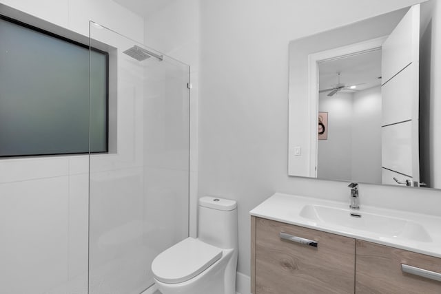 bathroom featuring a shower, vanity, toilet, and ceiling fan