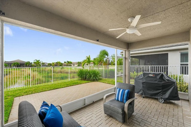 sunroom / solarium with ceiling fan