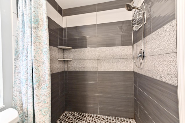 bathroom with a tile shower