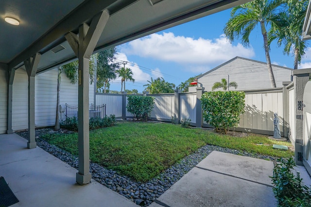 view of yard featuring a patio