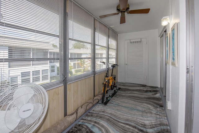 sunroom with ceiling fan