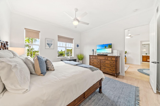 bedroom featuring ceiling fan, crown molding, and light hardwood / wood-style floors