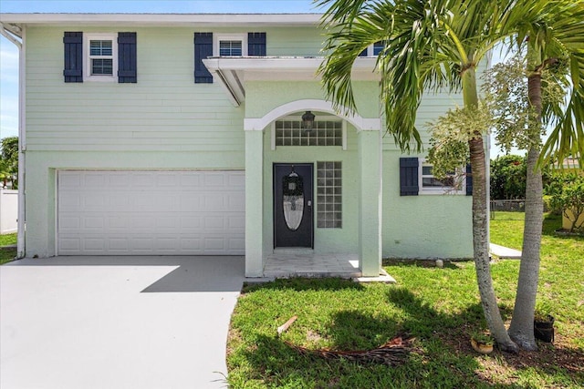 view of front facade featuring a garage