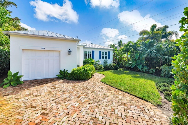 view of front of home with a front lawn and a garage