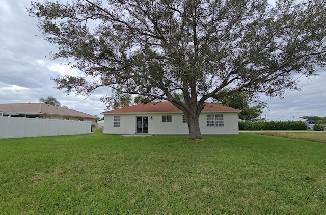 back of house featuring a yard