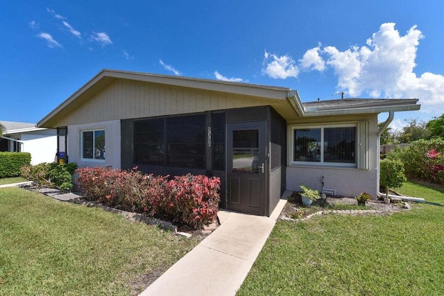 view of front of property with a front lawn