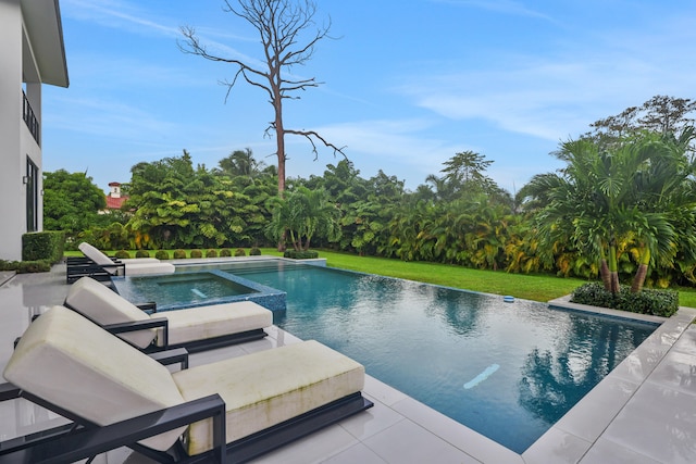 view of swimming pool featuring a yard and an in ground hot tub