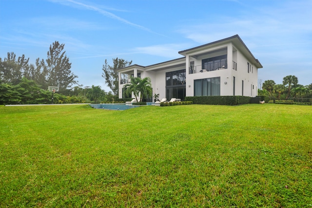 exterior space featuring a front yard