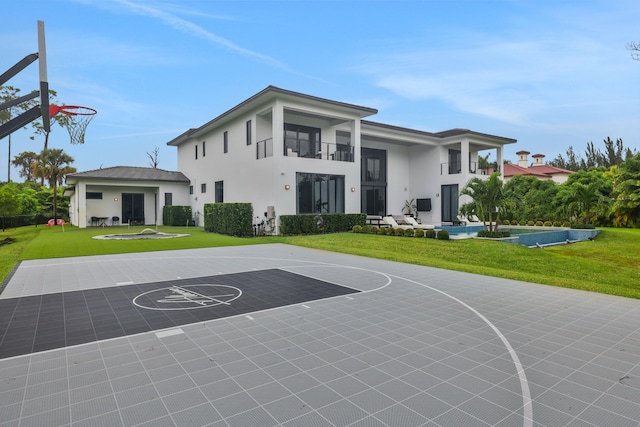 view of basketball court featuring a lawn