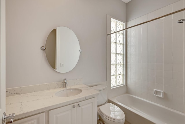 full bathroom featuring a wealth of natural light, toilet, vanity, and tiled shower / bath combo