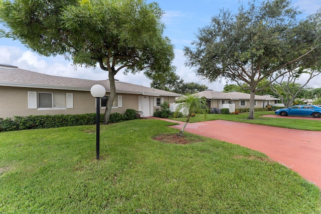 single story home featuring a front yard