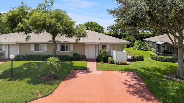 ranch-style house featuring a front yard