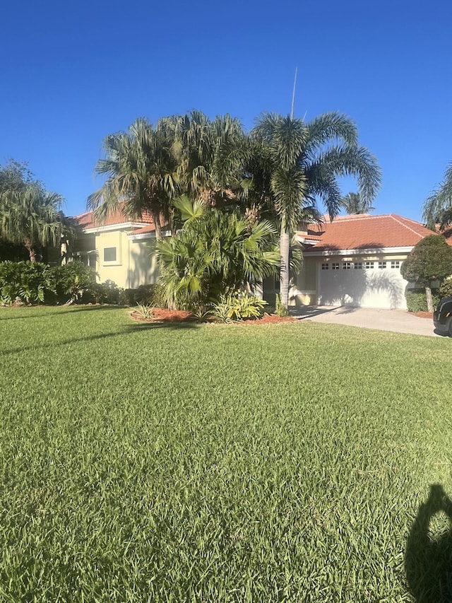 view of yard with a garage