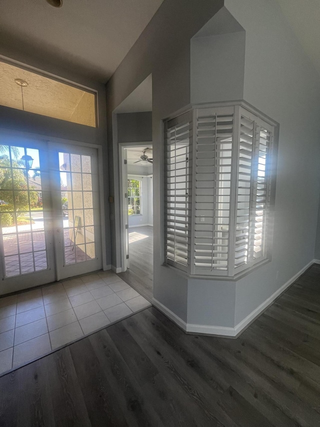 foyer featuring a textured ceiling, hardwood / wood-style flooring, and ceiling fan