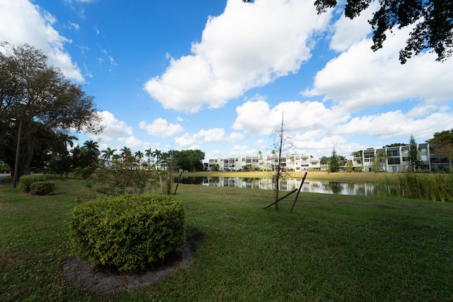 view of yard featuring a water view