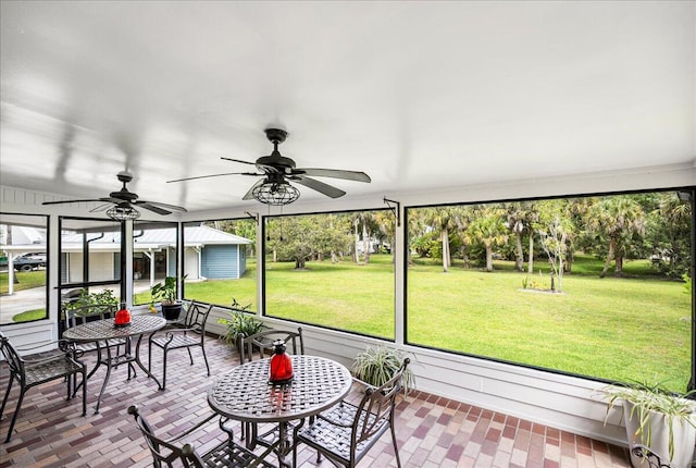 sunroom featuring ceiling fan