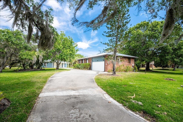 view of front of property featuring a front yard and a garage