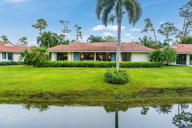 view of front of property with a front yard