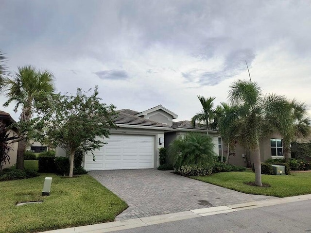 view of front facade with a garage and a front yard