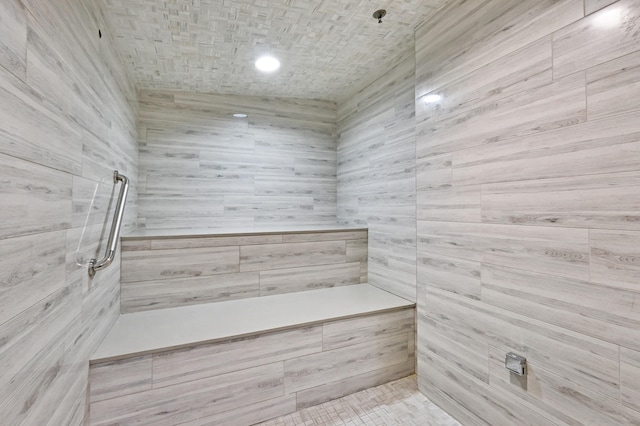 bathroom featuring tiled shower