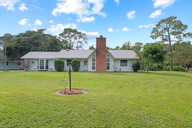 view of front of home featuring a front yard