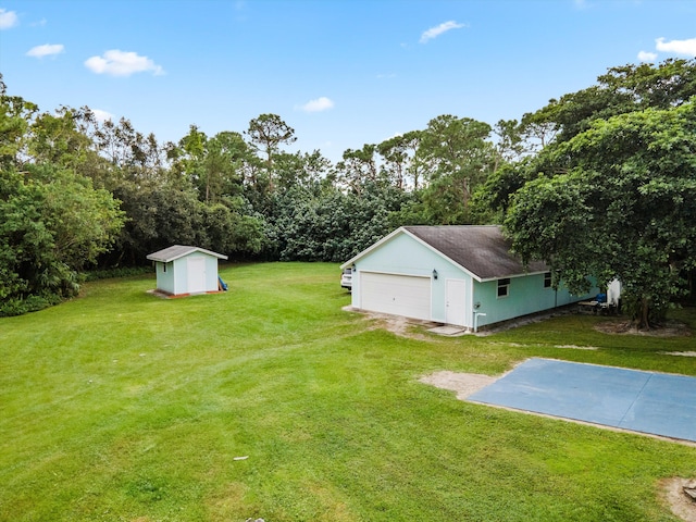 view of yard featuring a shed and a garage