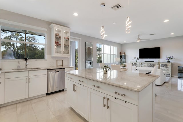 kitchen with ceiling fan, sink, decorative light fixtures, dishwasher, and white cabinetry