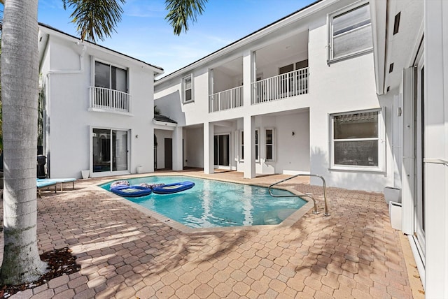 view of swimming pool with a jacuzzi and a patio area