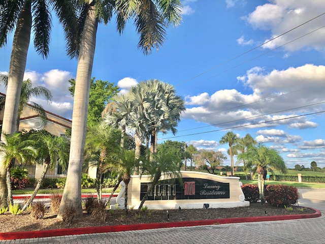 view of community / neighborhood sign