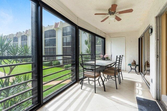 sunroom featuring ceiling fan