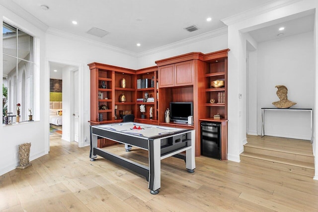 rec room featuring crown molding and light hardwood / wood-style floors