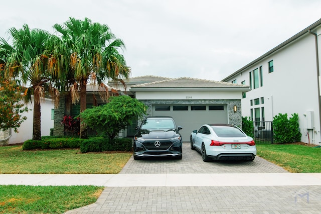 view of front of home featuring a front yard and a garage