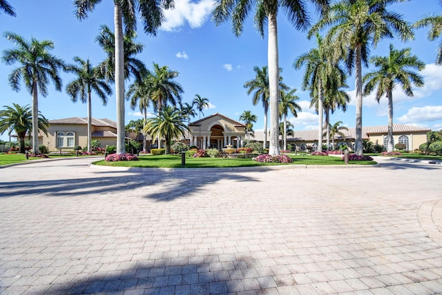 view of front of home with a front lawn