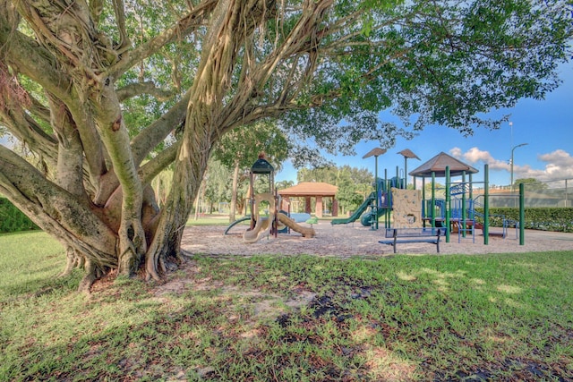 330 Cedar Key Cir, Atlantis, FL 33462 - community play area with a yard