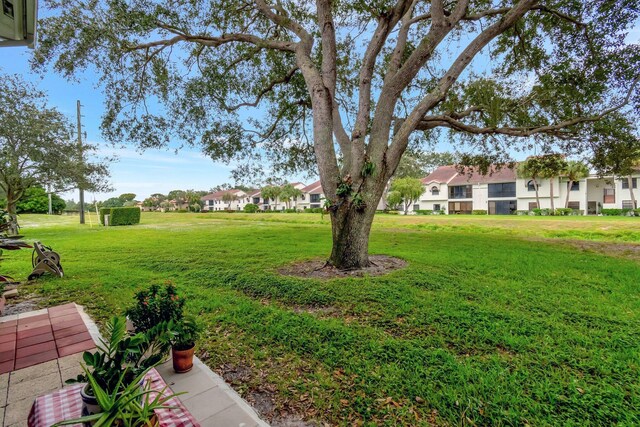 9668 Sills Dr Unit 101, Boynton Beach, FL 33437 - view of grassy yard with a residential view