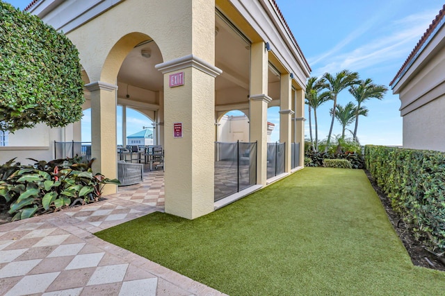 view of yard featuring a patio