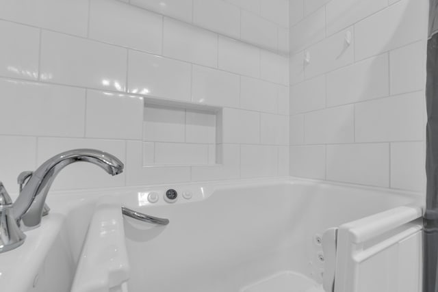 interior details with a jetted tub