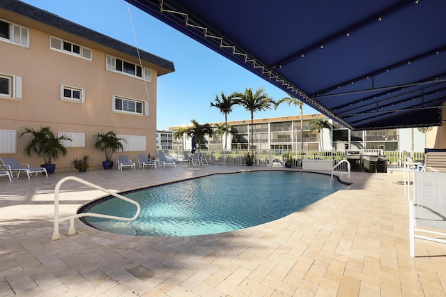 view of swimming pool featuring a patio