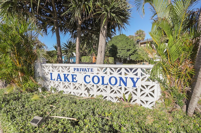 view of community / neighborhood sign