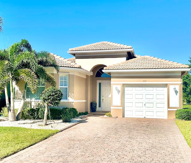 view of front of house featuring a garage