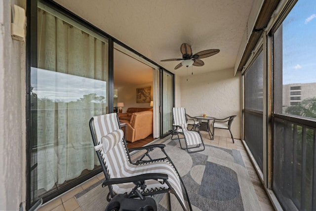 sunroom featuring ceiling fan