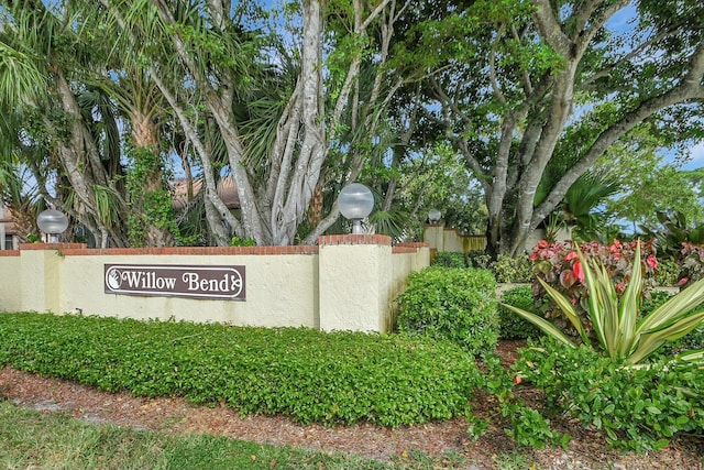 view of community / neighborhood sign