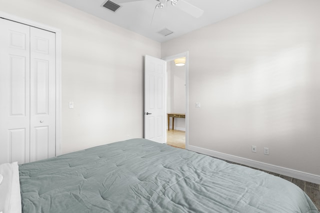 bedroom featuring ceiling fan and a closet