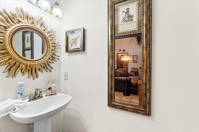 bathroom featuring sink