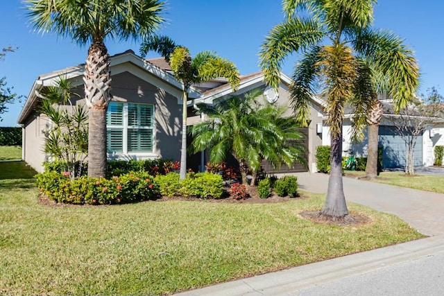 view of front facade featuring a garage and a front yard