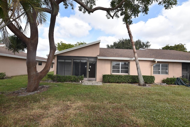 single story home featuring a front yard