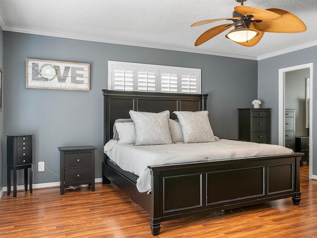 bedroom with hardwood / wood-style floors, a textured ceiling, and ceiling fan