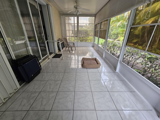 sunroom featuring ceiling fan