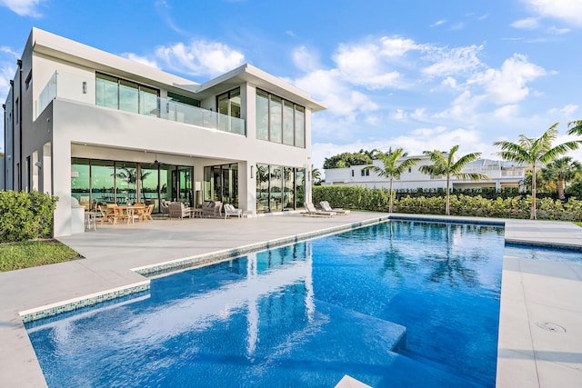 view of swimming pool featuring a patio